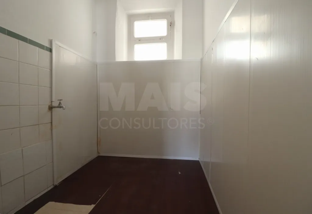 2-Bedroom Ground-Floor Apartment with Patio in Porto Alto
