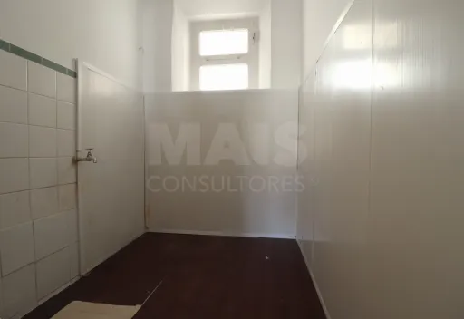2-Bedroom Ground-Floor Apartment with Patio in Porto Alto