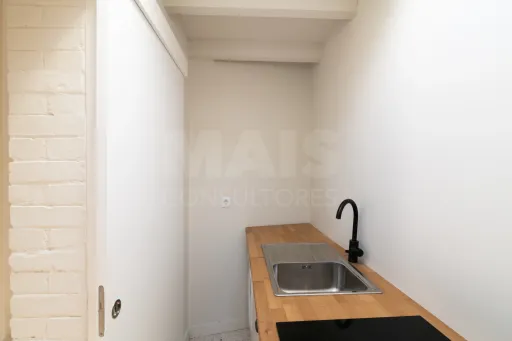 Moradia T1+1 totalmente renovada — moderna, acolhedora e com espaço exterior