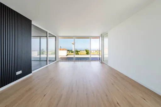 Moradia T3+2 Moderna com Vista Mar e Terraço Panorâmico