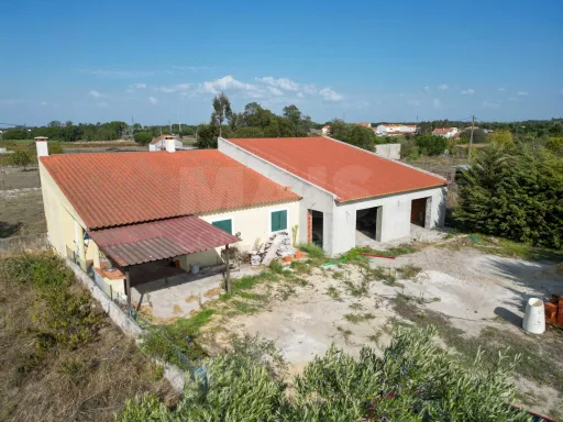 Oportunidade de negócio Moradia T2+2 em fase de acabamentos em terreno 614m2