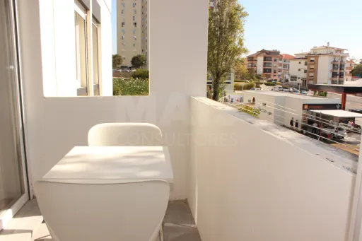 T3 remodelado na Parede: bairro tranquilo, a 10 minutos a pé da praia