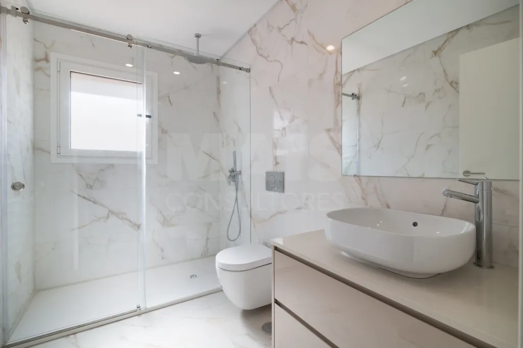 Semi-detached House 4 Bedrooms + 1 in Famões