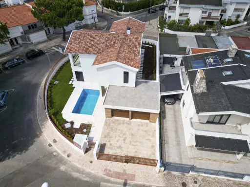 Moradia nova com piscina T4 em Linda a Velha