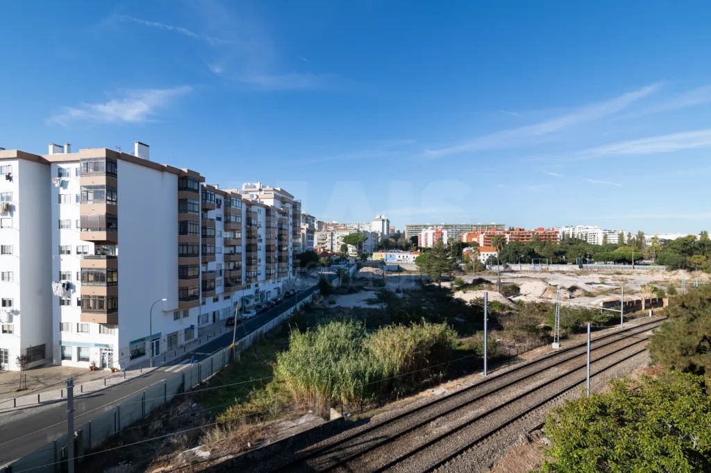 T1 em Paço de Arcos com Vista Desafogada