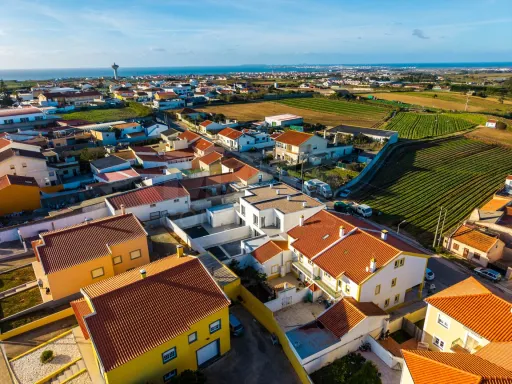 4 bedroom villa with garage, patio and garden