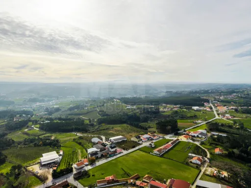 Terreno para construção de 2 Moradias