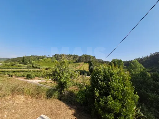 Moradia em construção em Salir de Matos