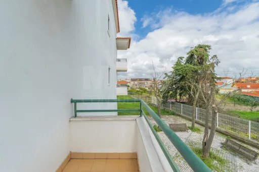 Apartamento T3 com 4 Varandas, Excelentes Áreas e Conforto Total – Praceta Tranquila, no Porto Alto em Samora Correia