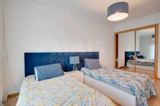 Apartamento T3 Mobiliado | Famões - Urb. Courela dos Fornos