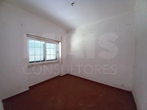 Moradia Bi Familiar com entradas independentes