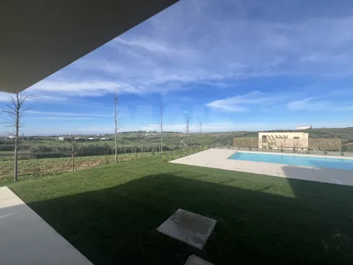 Apartamento T2 com terraço em condomínio privado perto da praia – Honeysands Residences, Areia Branca