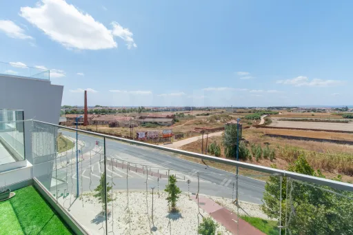 T4 Duplex com Vista Panorâmica sobre o Rio Tejo e Lisboa | Montijo