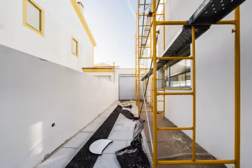 Moradia T4 com Garagem Logradouro e Jardim