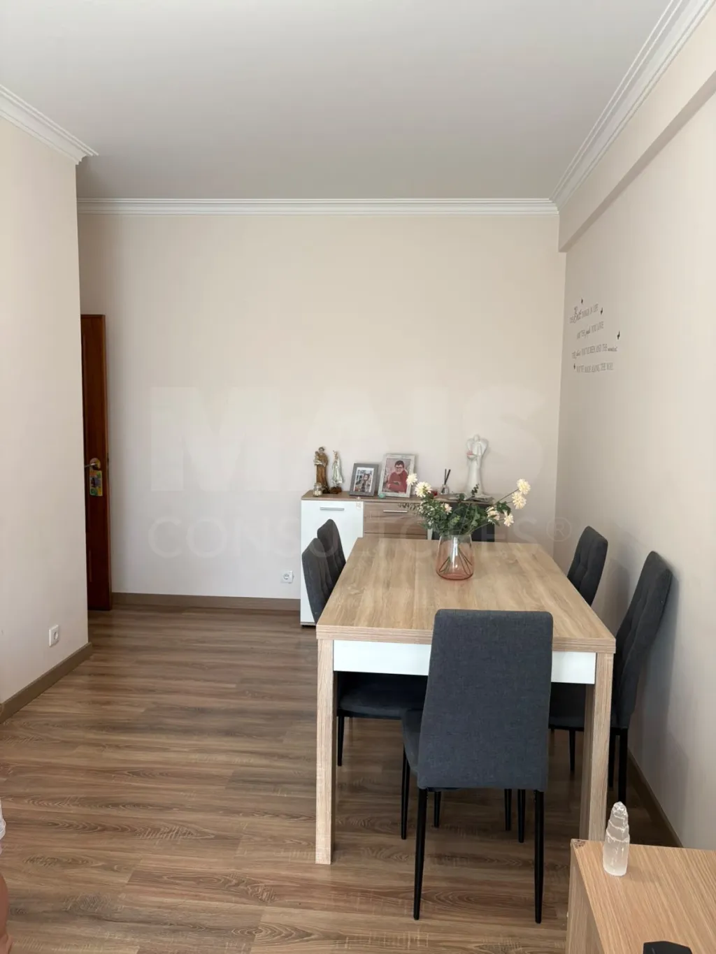 Apartamento T2 remodelado na Póvoa de Santa Iria