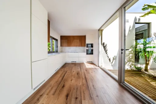 Moradia Contemporânea de Luxo com Vista Barragem, Piscina e 3.000m² Urbanos | Peniche