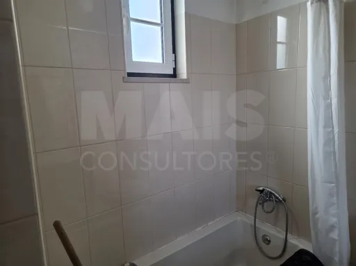 Prédio no Centro de Torres Novas com Jardim e Forte Potencial para constituição de Propriedade Horizontal com elevada rentabilidade de investimento