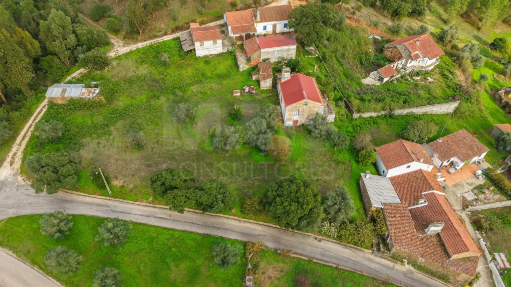 🏡 Oportunidade Única: Moradia Centenária inserida em lote 2560m2