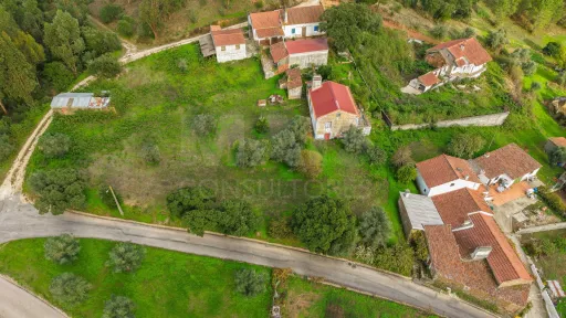 🏡 Oportunidade Única: Moradia Centenária inserida em lote 2560m2