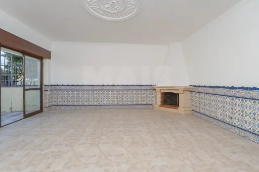 Oportunidade no Porto Alto, moradia T4+1 com 204m2 e logradouro.