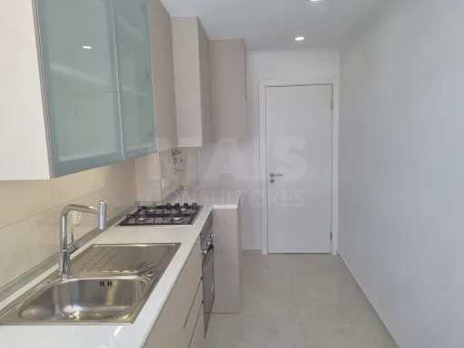 Refurbished 2-bedroom apartment