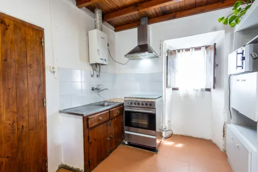 MAIS DE 300 m² DE CONSTRUÇÃO, PÁTIO PRIVADO E GRANDES ÁREAS DE APOIO | TURQUEL