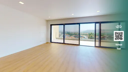 Moradia T5 em Loures, com arquitetura moderna, acabamentos de luxo, com 4 pisos com elevador, piscina aquecida e vista panorâmica.
