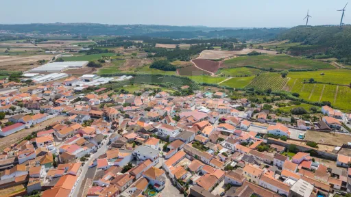 Apartamento T2 novo com quintal e estacionamento
