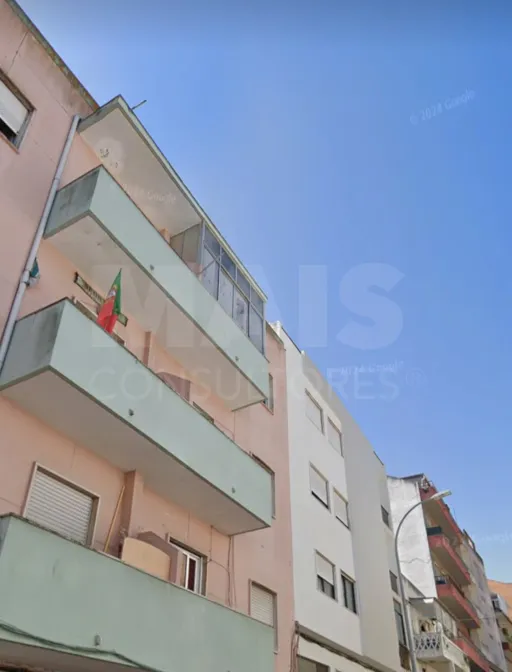 Building of 7 Apartments/Shop in Brandoa - Amadora