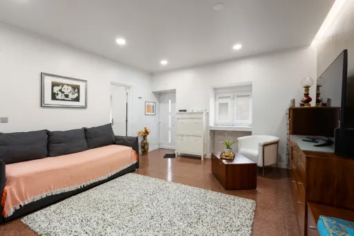 Andar de Moradia T2 Totalmente Remodelado a menos de 10 Minutos das Praias de Peniche