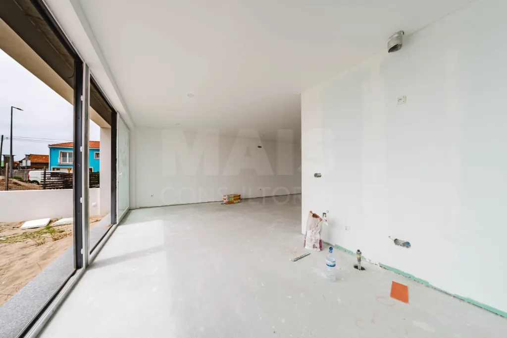 Modern New 3 Bedroom Villa with Pool in Ferrel