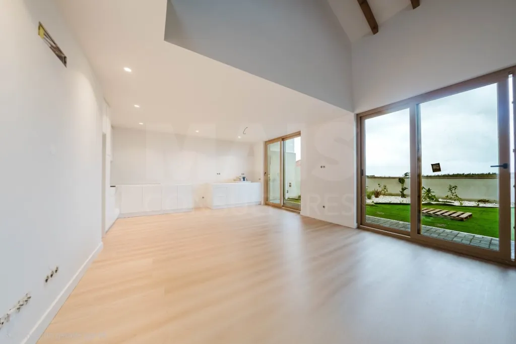 Moradia T1 + 2 com Logradouro | Atouguia da Baleia, Peniche