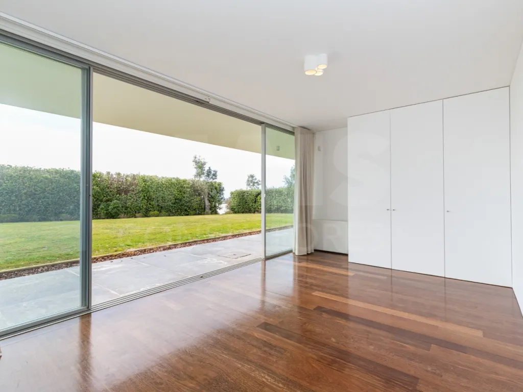 Single-story 4-bedroom house in an exclusive resort