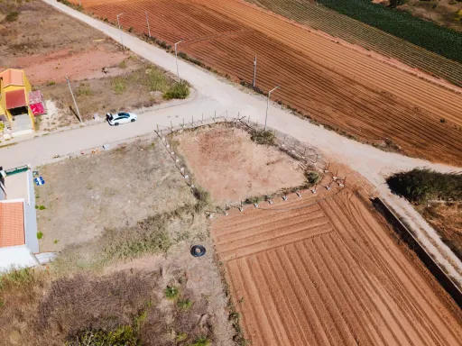 Excelente lote com projeto aprovado para moradia T3 com garagem e piscina