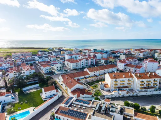 Café, Bar, Restaurante com 2 Salas e esplanada, a 50m da Praia!