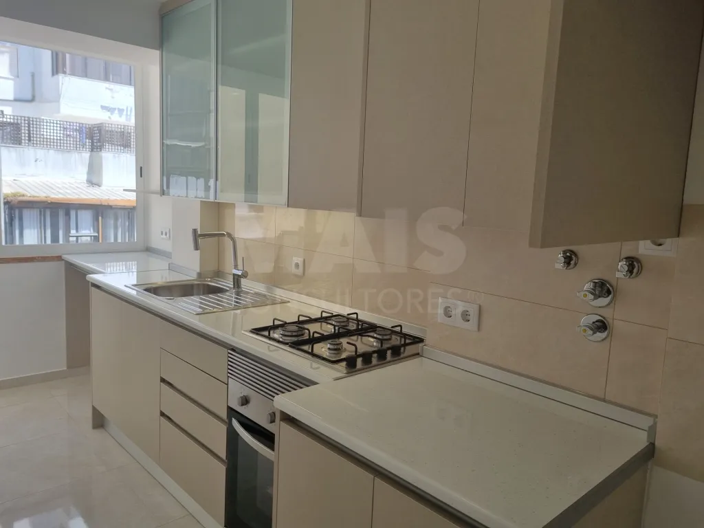 Refurbished 2-bedroom apartment