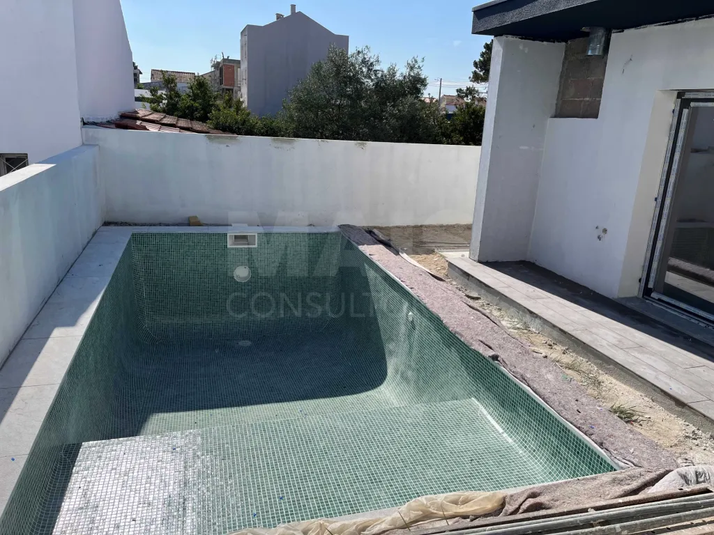Exclusiva Moradia Térrea T3+1 com Piscina | Arquitetura Contemporânea | Excelentes Áreas