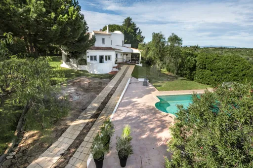 Moradia Exclusiva no Algarve – O Refúgio Perfeito para Viver ou Investir