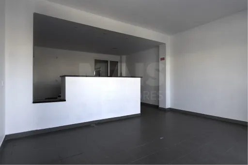 Espaço Comercial 115 m² na EN10 | Localização Premium e Máxima Visibilidade – Porto Alto