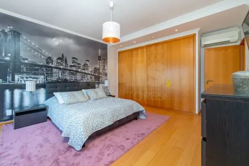 Moradia T3 totalmente remodelada no Condomínio Villas de Samorena em Samora Correia