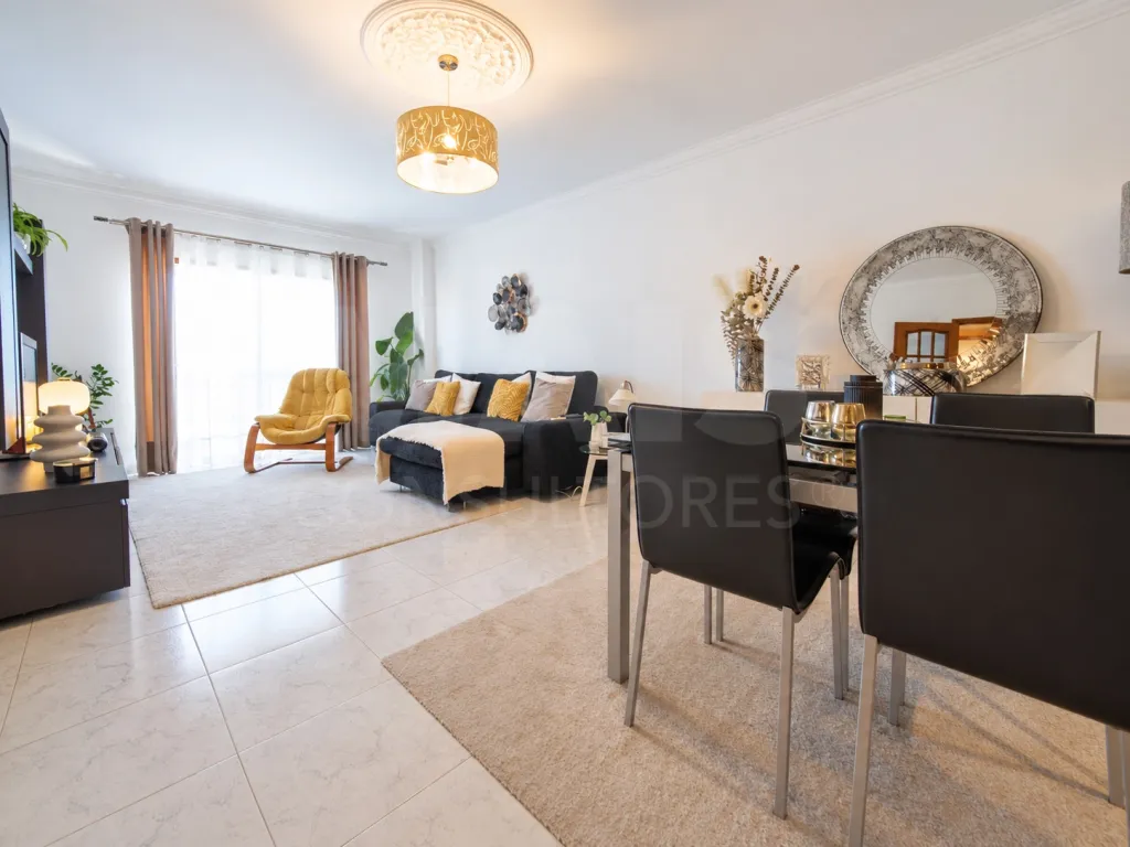 T3 no Carregado com excelentes areas com varanda e parqueamento