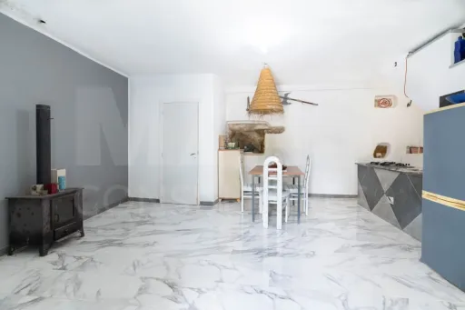 Moradia T1 Parcialmente Remodelada no casal das Andorinhas - Dois Portos