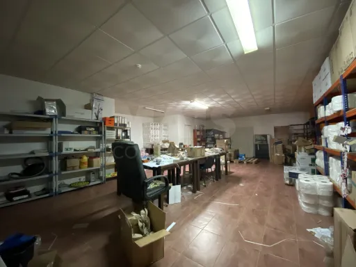 Espaço Comercial com escritórios e Armazém