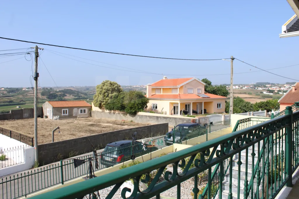 Moradia com 3 Apartamentos Independentes | Ideal AL | Perto da Praia da Areia Branca