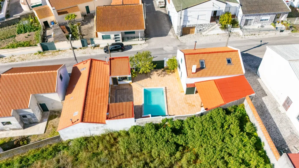 Moradia e dois Anexos T1 com piscina em Casais Mestre Mendo