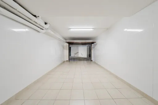 CLOSED GARAGE - PENICHE (Near the beach)