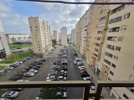 🏠 Apartamento T3 Estratégico no Carregado – Conectividade e Comodidade