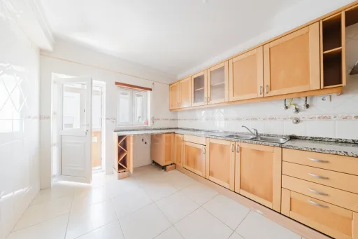Apartamento T3 com garagem em Peniche