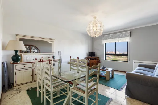 Apartamento T3 vista mar em prédio com elevador