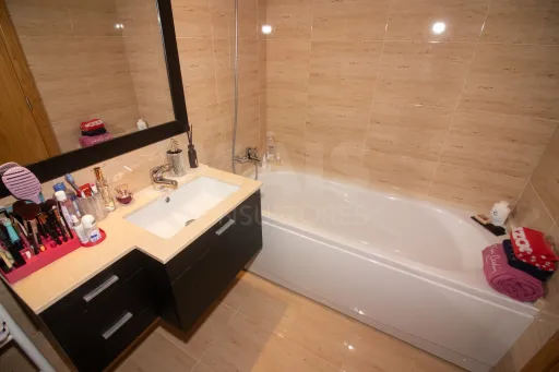 Apartamento T2 Moderno com Garagem | A-da-Beja, Amadora